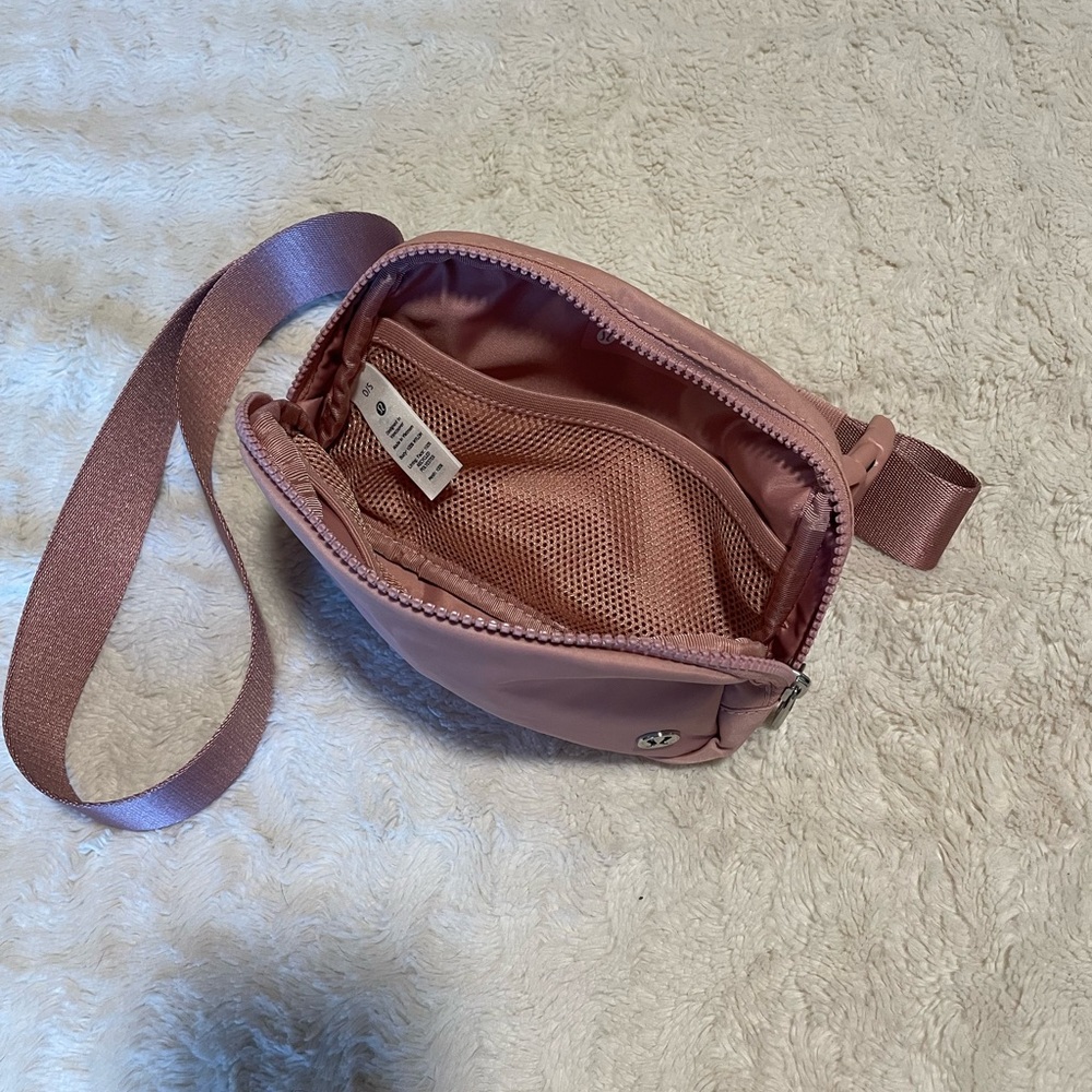 EVERYWHERE BELT BAG - pink pastel